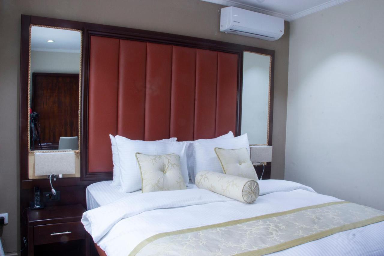 Suita Hotel Yaounde Ngoại thất bức ảnh